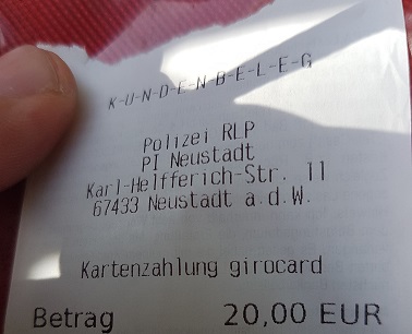 20 Euronen abgedrückt und auch nur per Kreditkarte ...